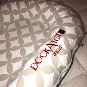 SOLD: Dockatot deluxe